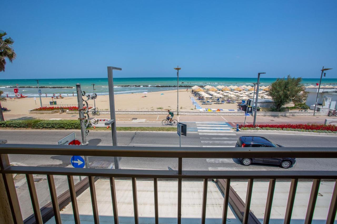 Palm Beach House - Vista Mare Montesilvano Marina Exterior foto